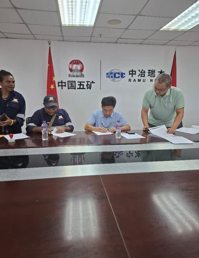 Raibus Engineering Ltd management signing a contract with Ramu NiCo Management (MCC) Ltd